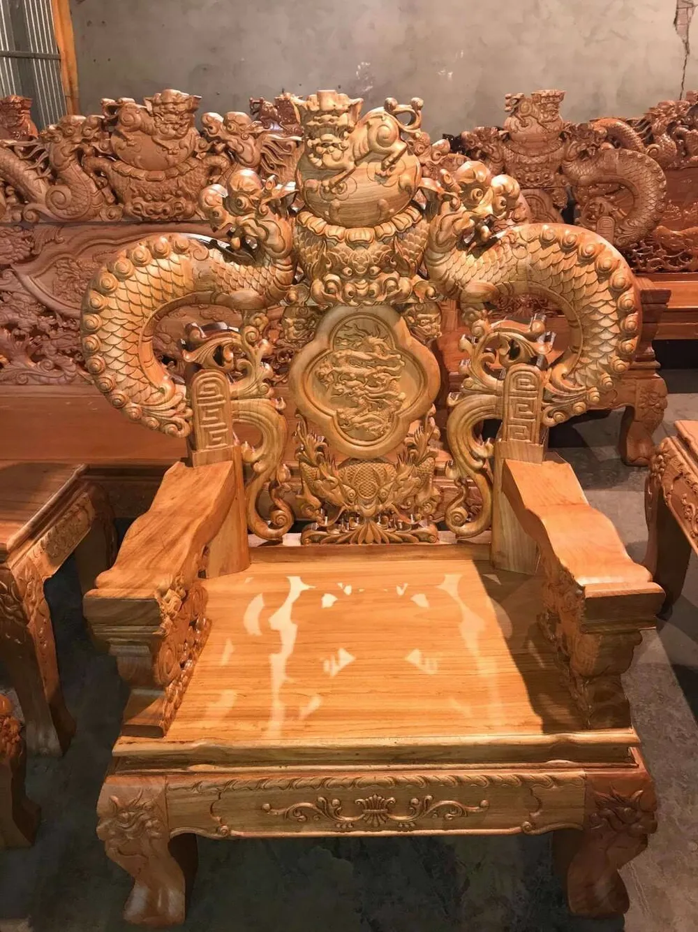 Trường kỷ Triên Rồng